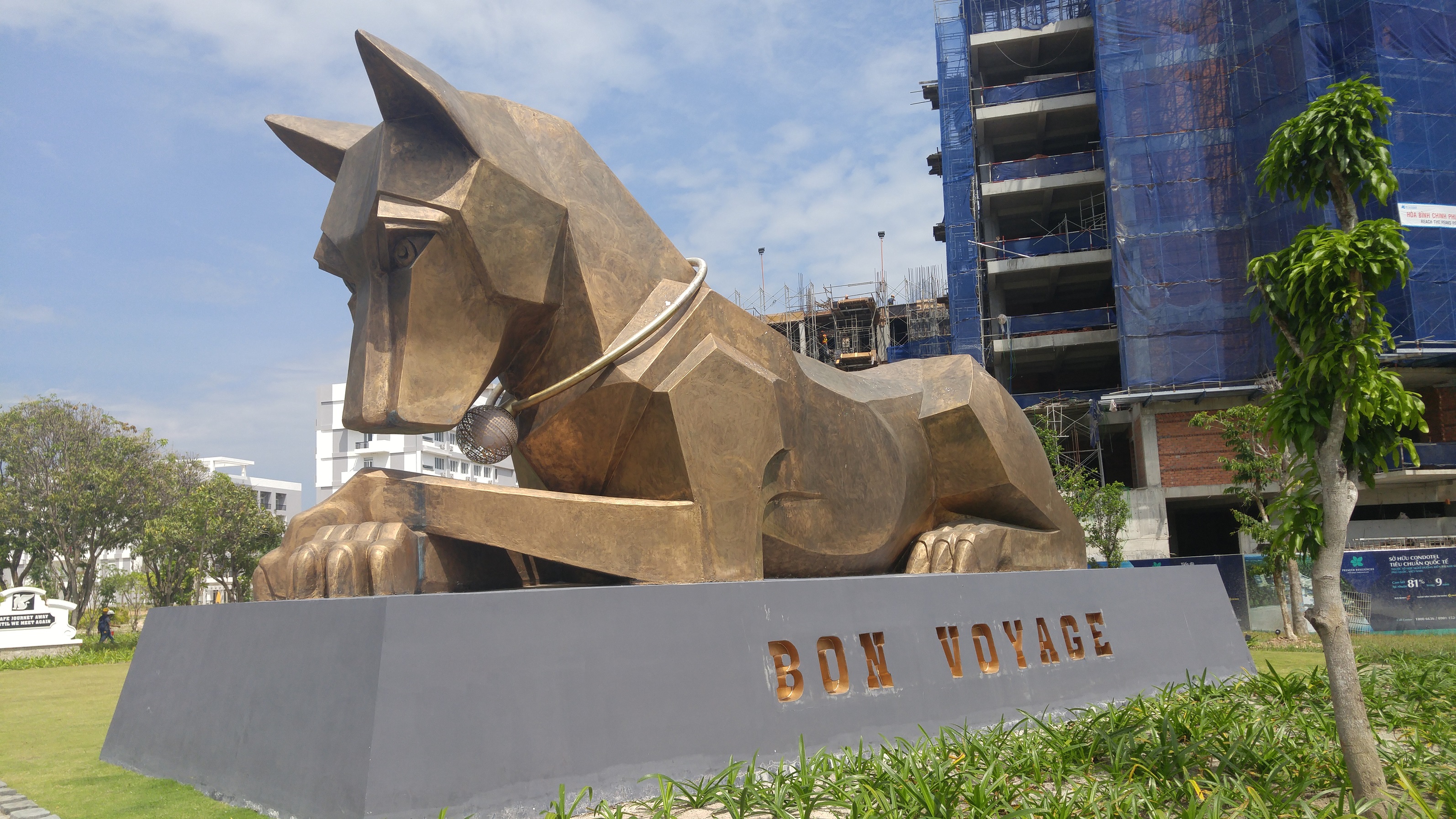a statue of a dog in front of a building