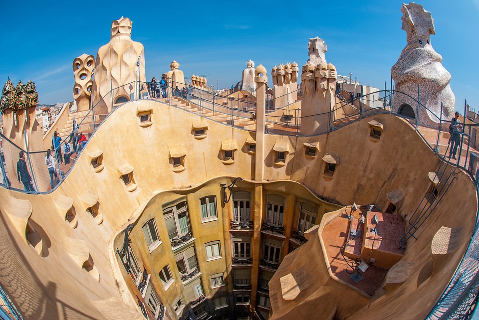 Casa Milà with many people on the roof