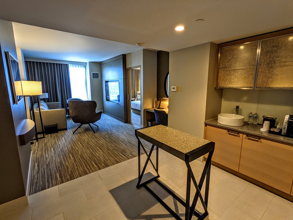 Hyatt Regency Seattle - Regency Suite living room & wet bar