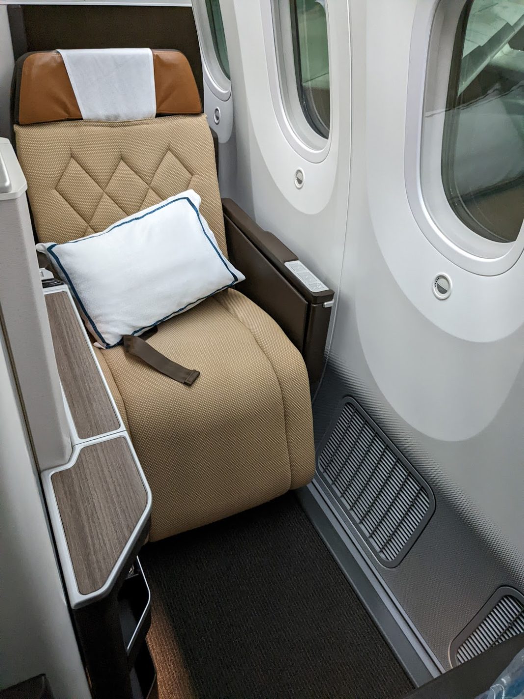 OMAN BUSINESS CLASS REVIEW visual data 6