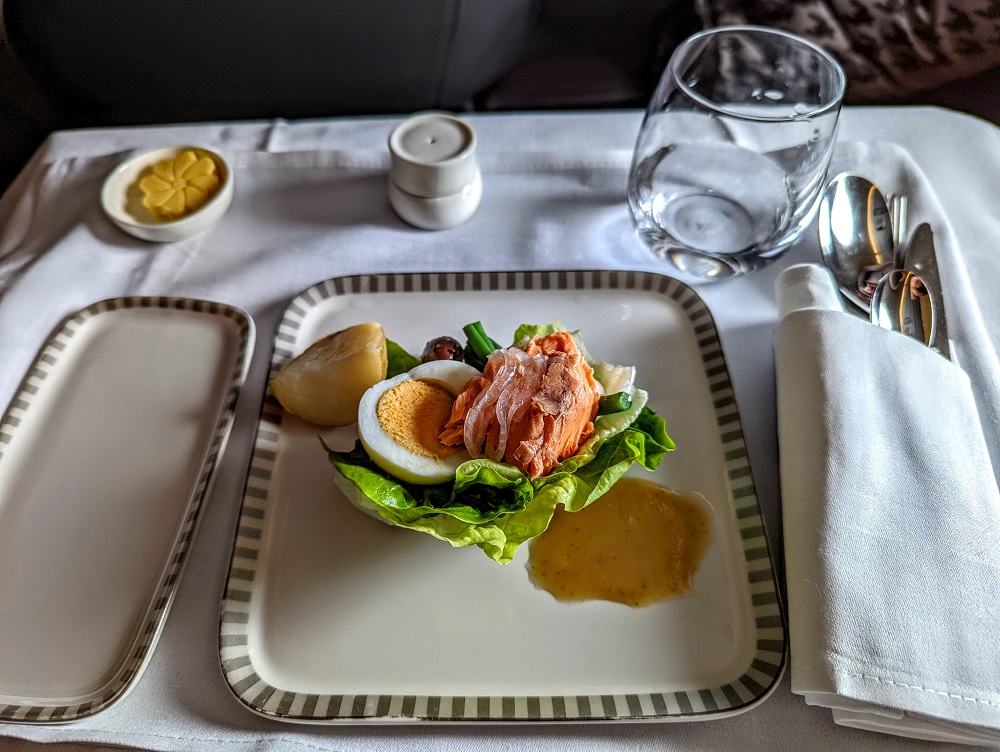 Singapore Airlines SIN-JFK SQ24 Business Class - Hot smoked salmon salad