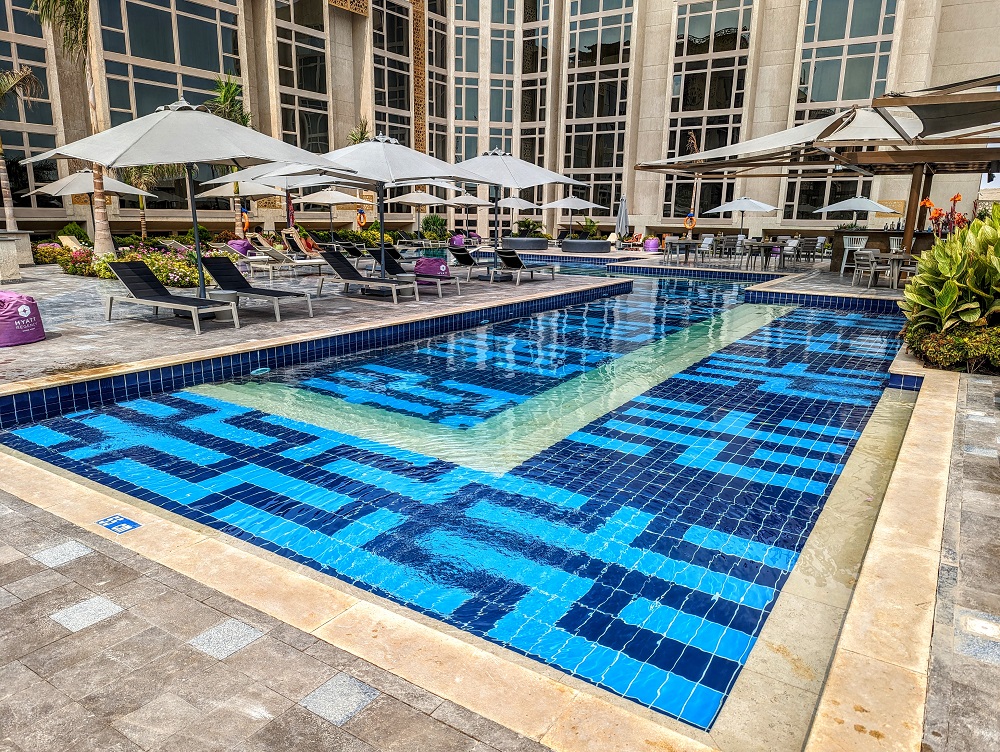 Hyatt Regency Cairo West - Outdoor swimming pool