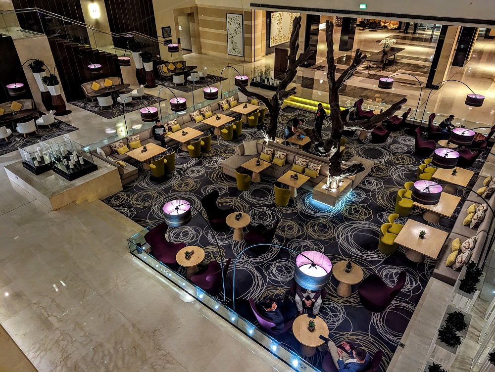 Hyatt Regency Oryx Doha - Atrium seating