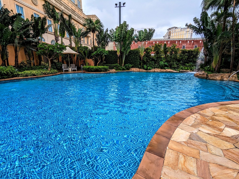 Four Seasons Macau - Swimming pool 1