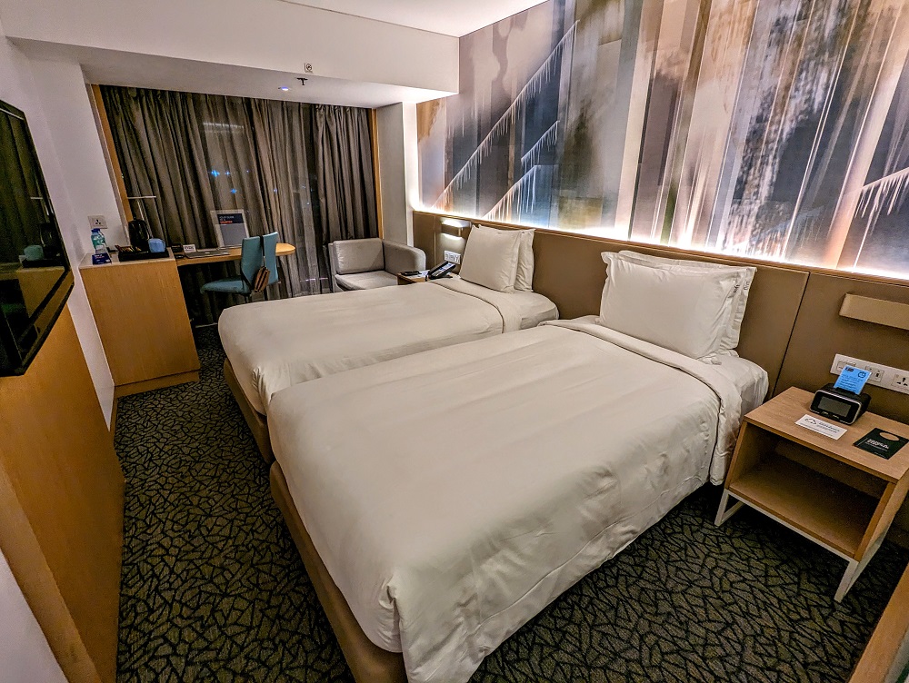 Two twin bed room at the Holiday Inn Express Manila Newport City