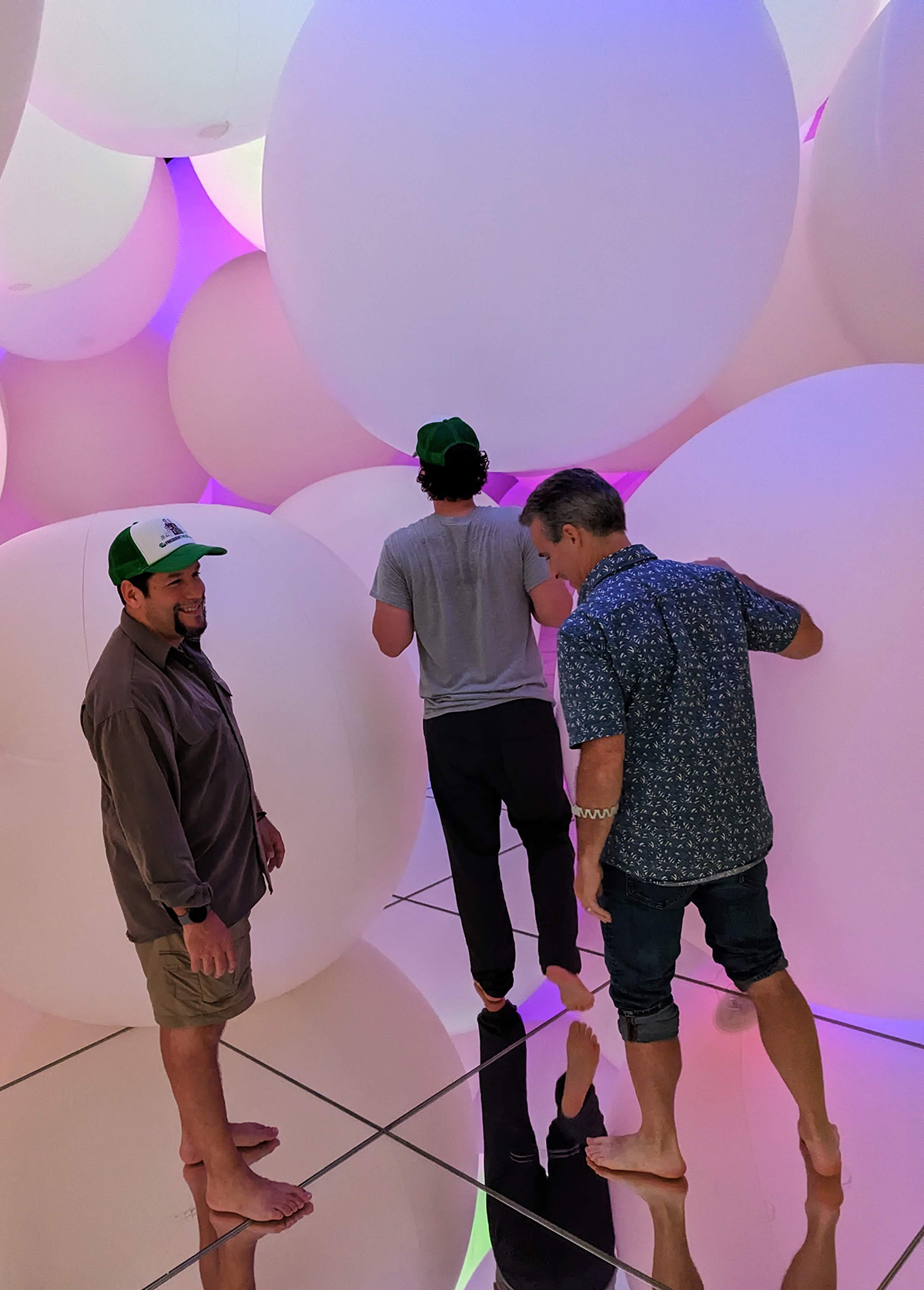 Giant bouncy ball room teamlabs planets