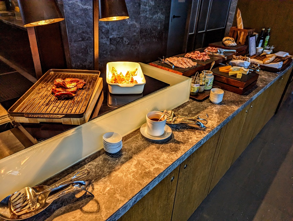 Grand Hyatt Macau - More hot food in the club lounge