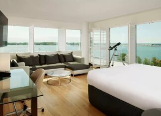 1 king bed suite lake view at the Radisson Blu Toronto Downtown