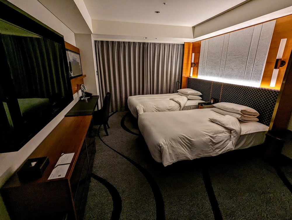 Hyatt Regency Tokyo Bay - Bedroom with two twin beds