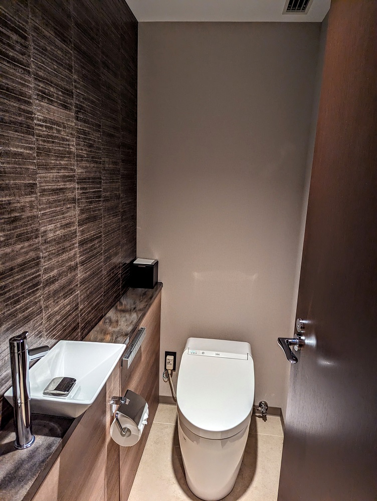 Hyatt Regency Tokyo Bay - Half bathroom
