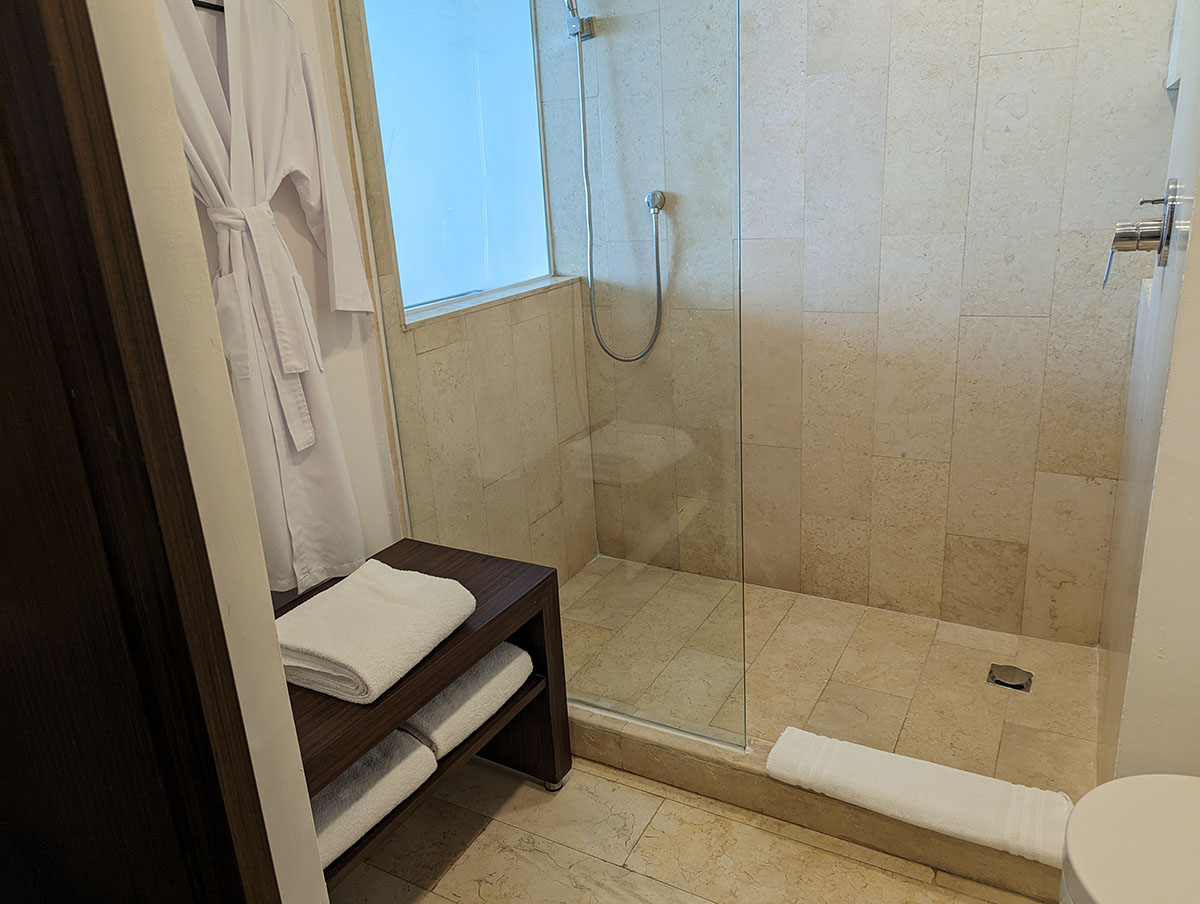 InterContinental Cancun - shower with a view