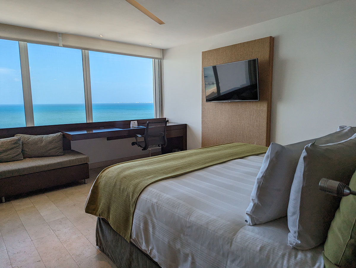 Intercontinental Cancun - King bed with ocean view