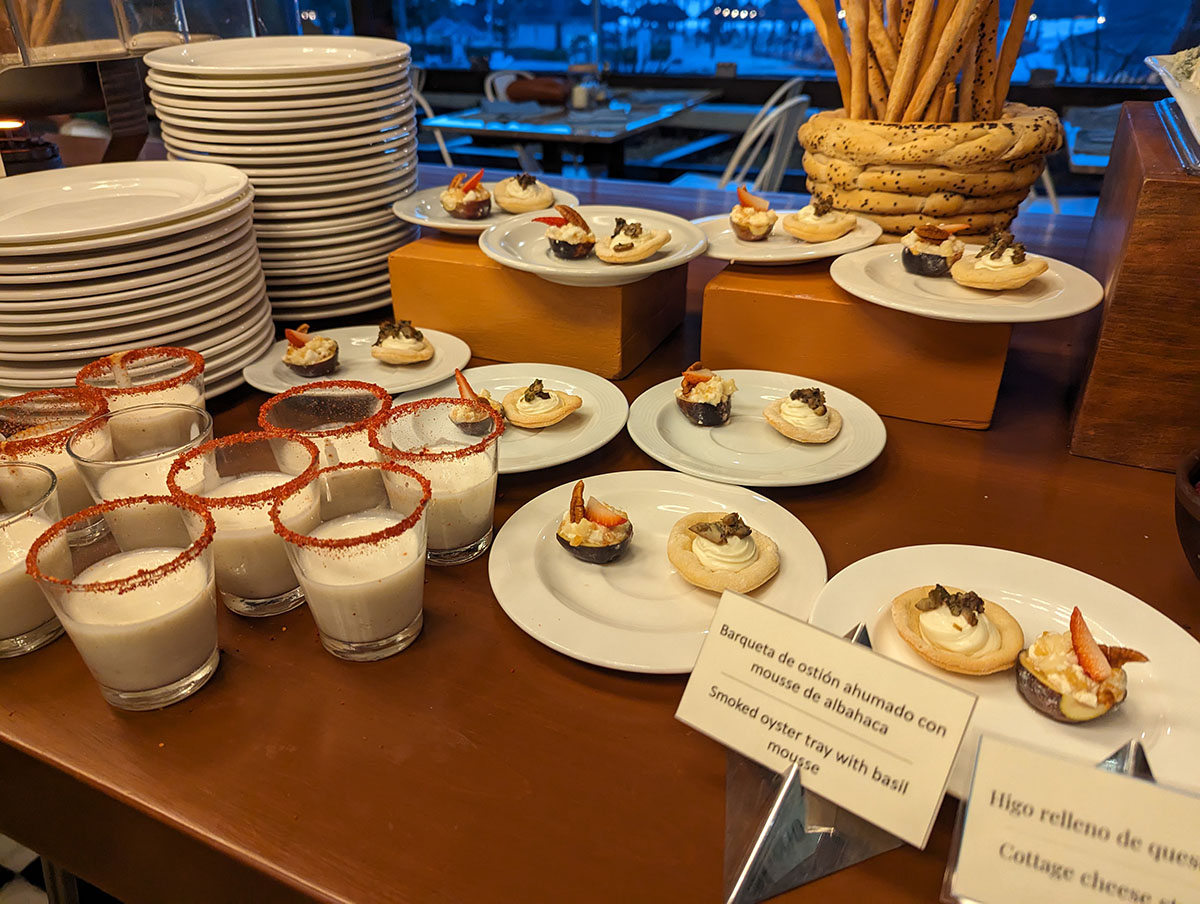 Intercontinental Cancun - canapes in club lounge