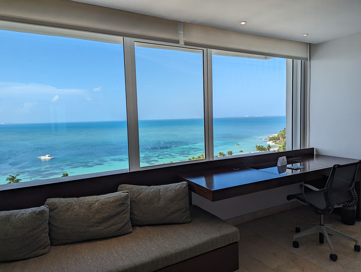 Intercontinental Cancun - desk with ocean view