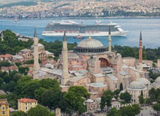 Regal Princess in Istanbul (image courtesy of Princess Cruises)