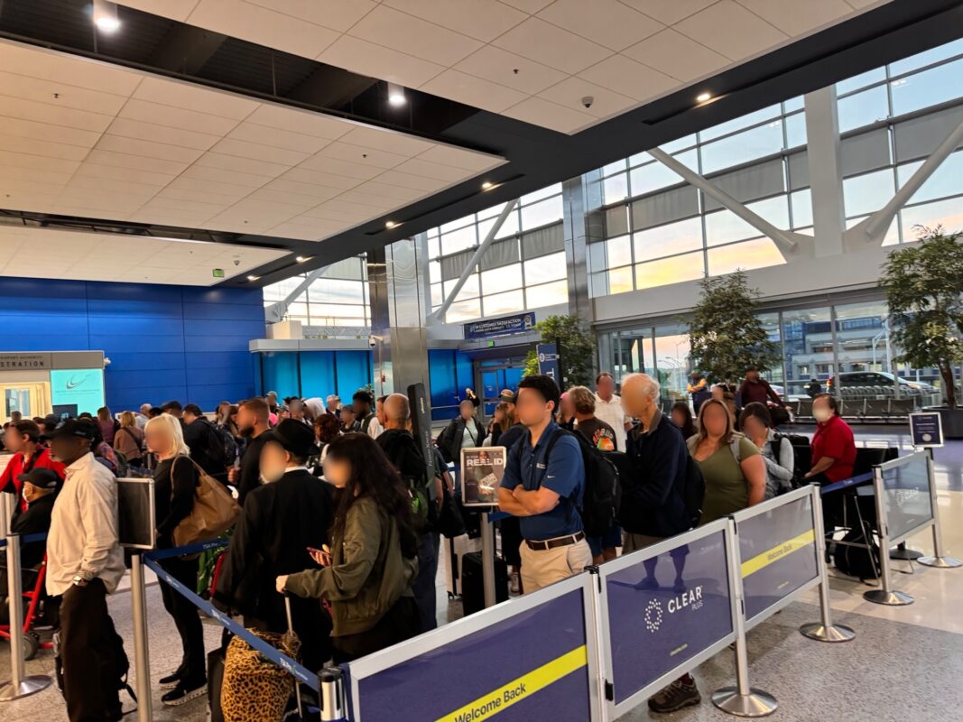 Long line at TSA Precheck but no line CLEAR