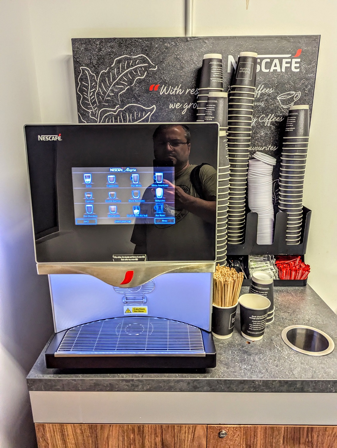 Bloc Hotel London Gatwick Airport - Hot drinks machine