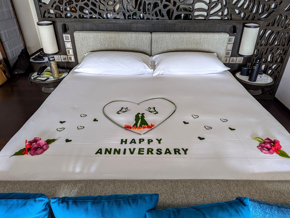 Conrad Maldives Rangali Island - Anniversary message on bed