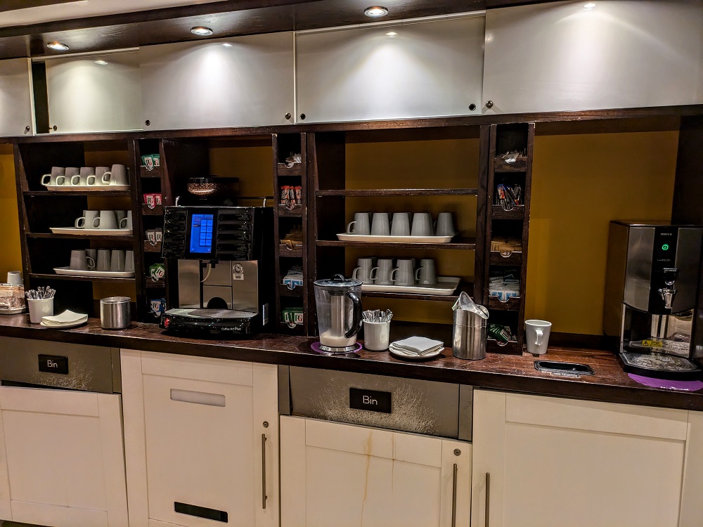 Premier Inn London Heathrow Terminal 4 - Breakfast - Tea & coffee