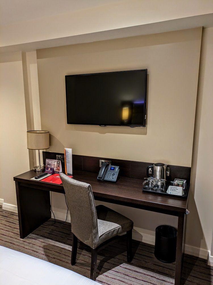 Premier Inn London Heathrow Terminal 4 - Desk, chair & TV