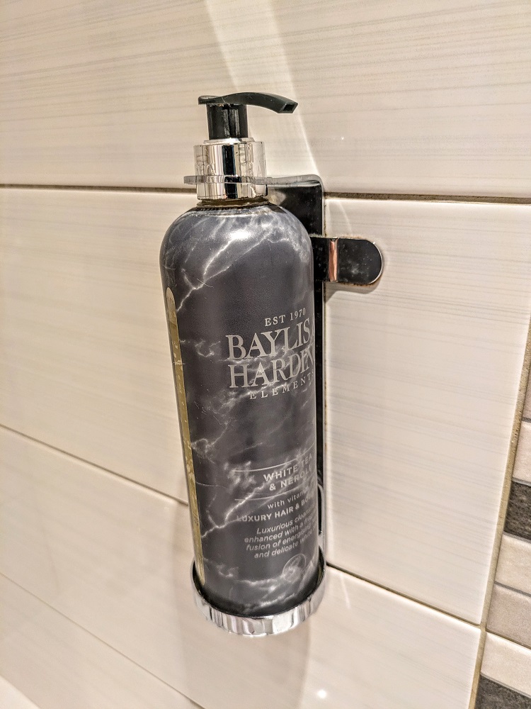 Premier Inn London Heathrow Terminal 4 - Shampoo and shower gel