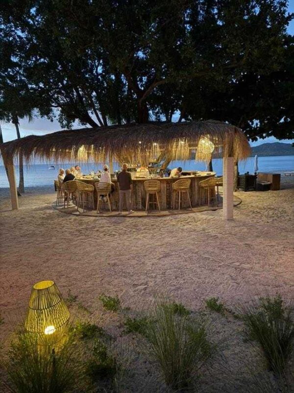 Beach dining (Hermitage Bay Hotel)