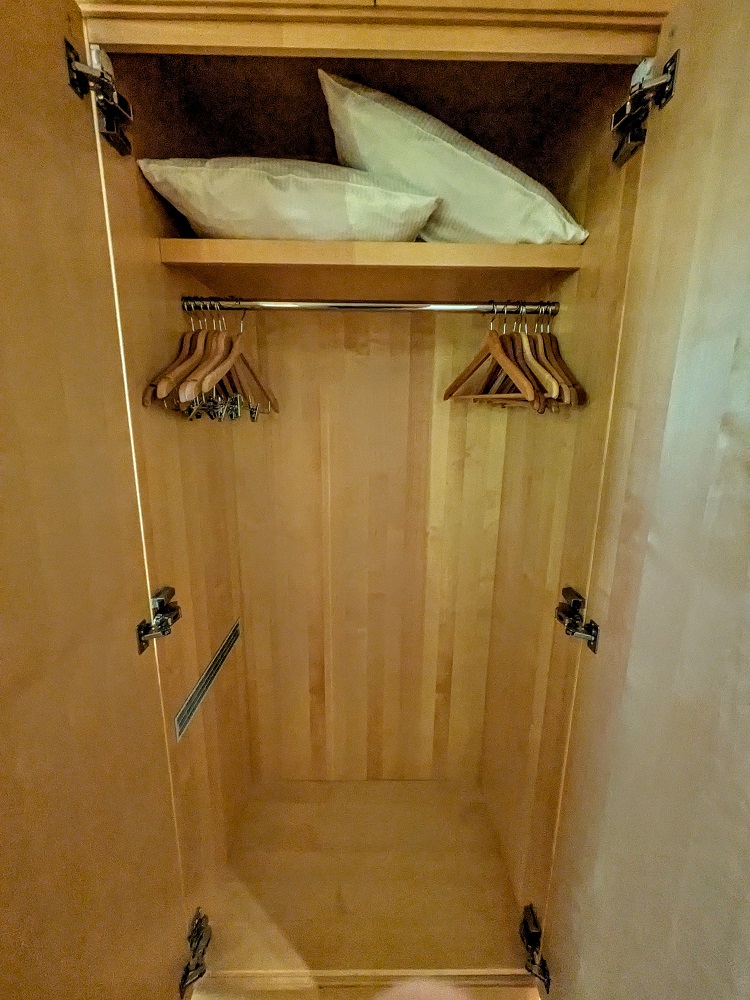 Clarion Hotel Copenhagen Airport - Closet 1