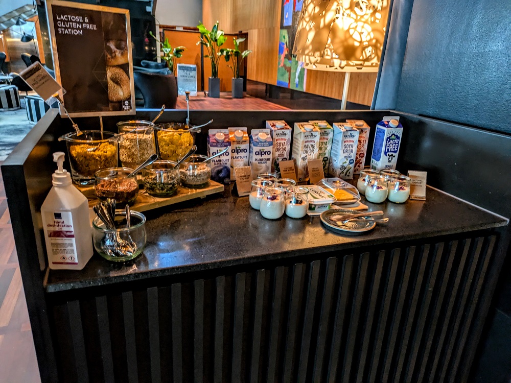 Clarion Hotel Copenhagen Airport breakfast - Cereal, muesli & milk