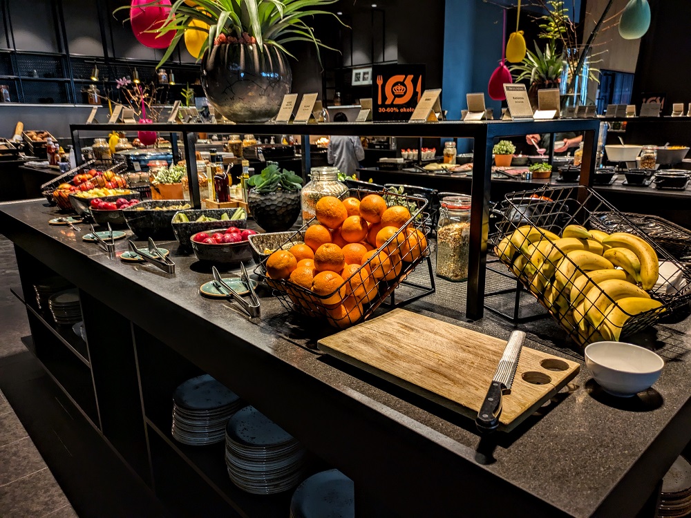 Clarion Hotel Copenhagen Airport breakfast - Fruit & salad