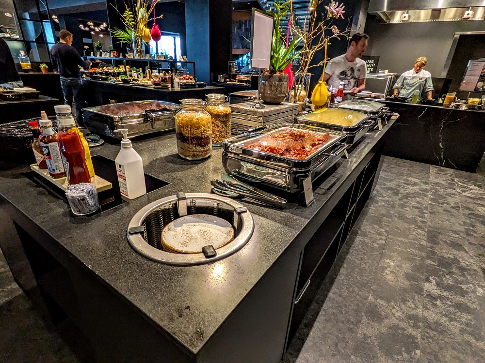 Clarion Hotel Copenhagen Airport breakfast - Hot options including a made-to-order egg station