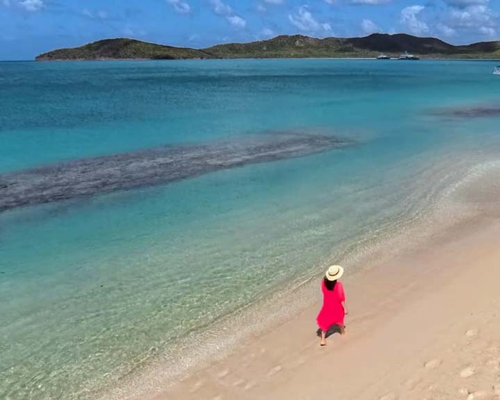 Walk on the beach (Hermitage Bay Hotel)