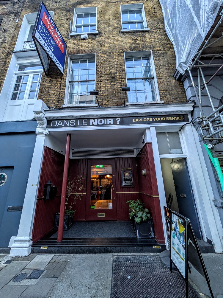 Dans Le Noir restaurant