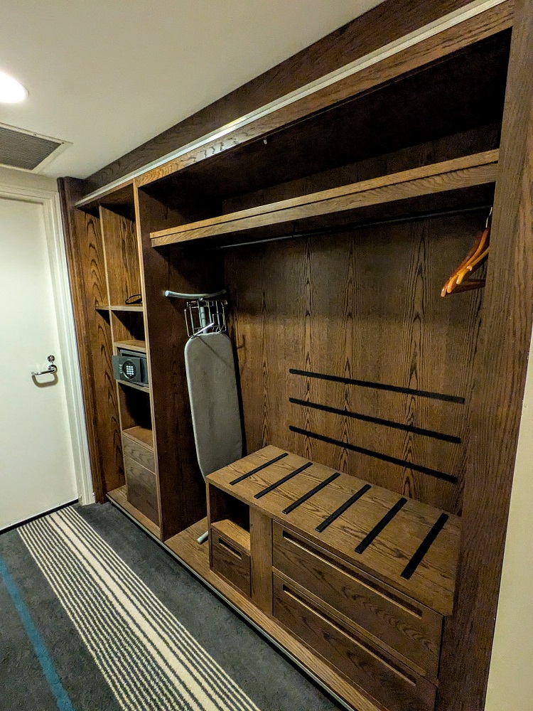 Hyatt Regency Birmingham, England - Bedroom closet