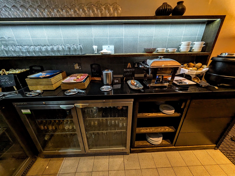 Hyatt Regency Birmingham, England - Club lounge evening snacks (cold cuts & pasta bolognese)