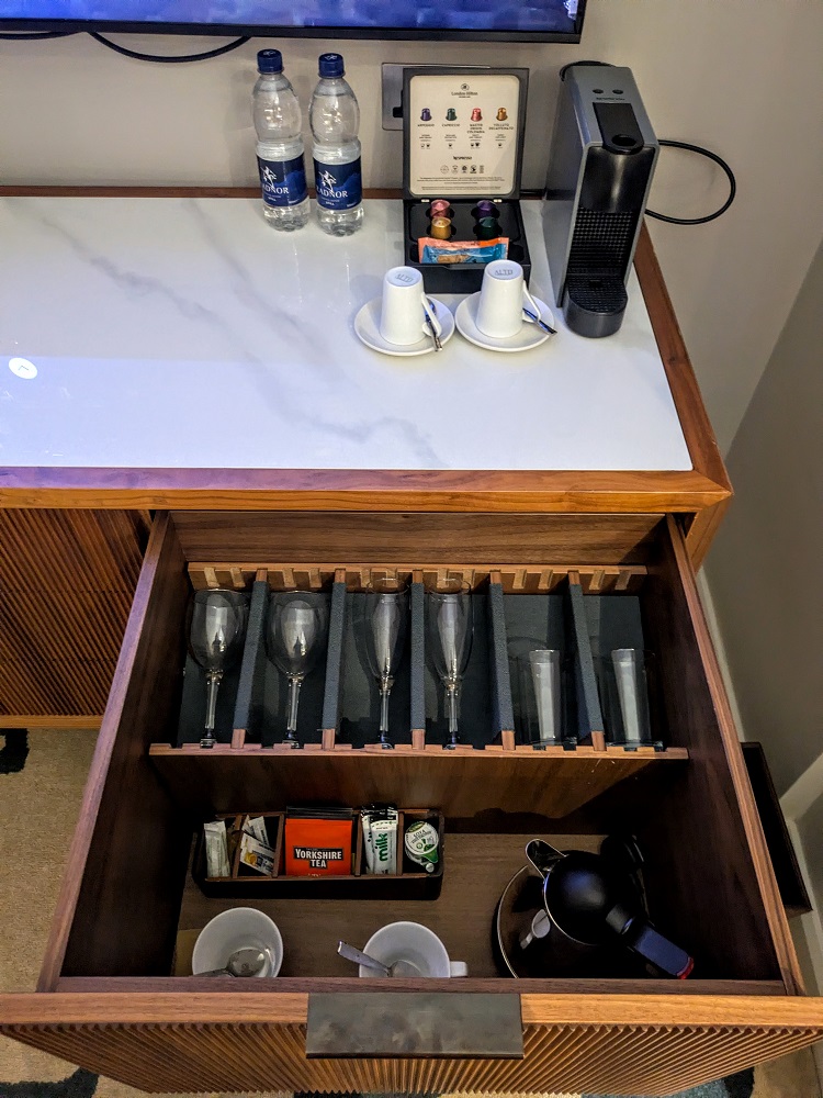 London Hilton on Park Lane - Deluxe Park Lane Suite beverage stuff