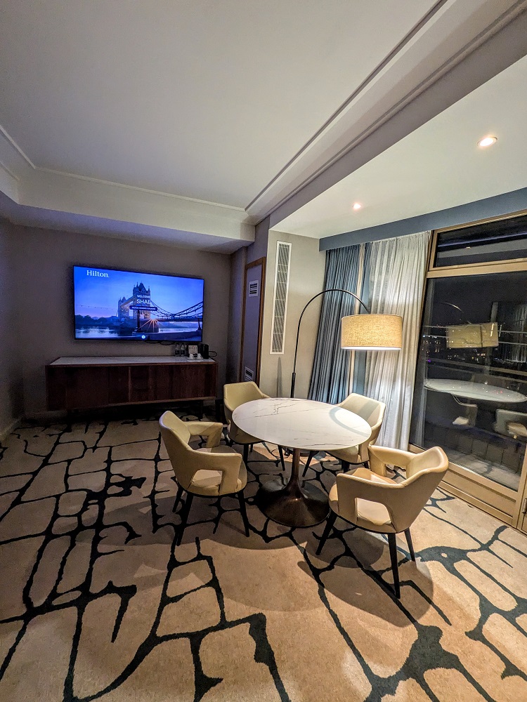 London Hilton on Park Lane - Deluxe Park Lane Suite dining table