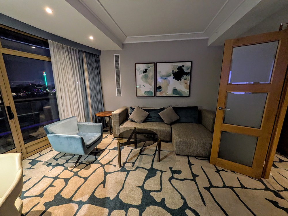 London Hilton on Park Lane - Deluxe Park Lane Suite living room seating