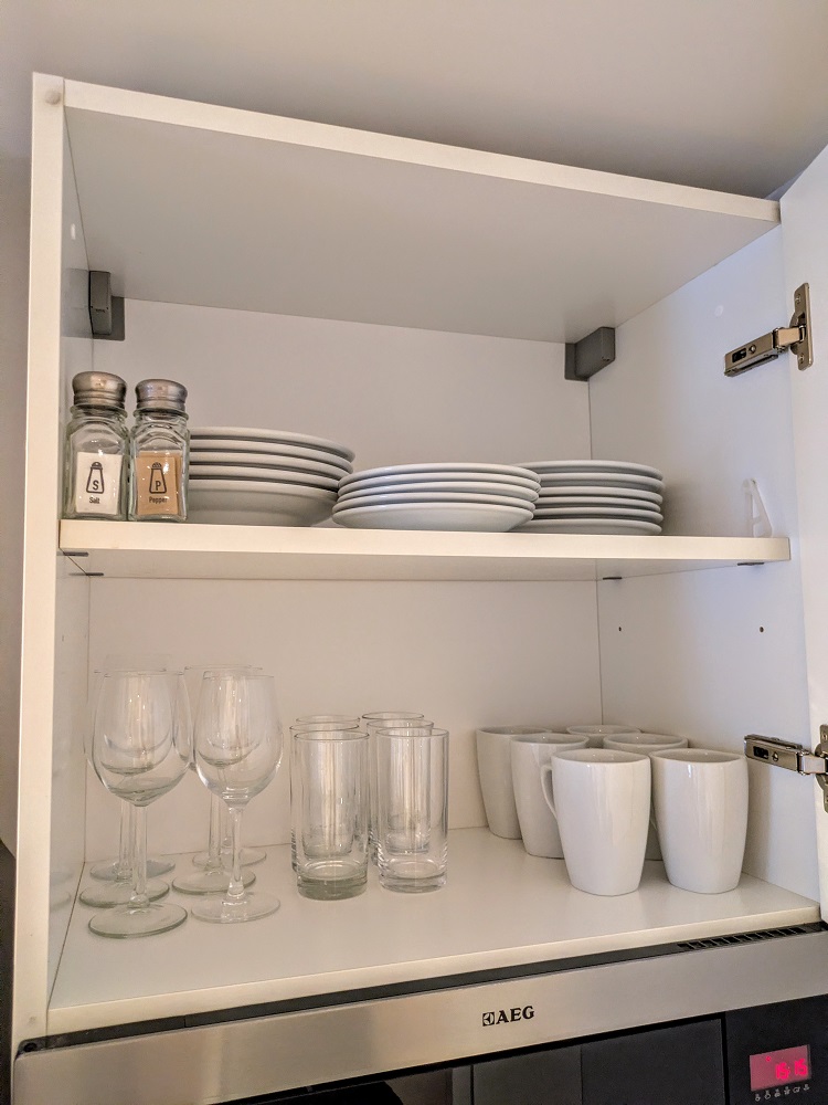 Hyatt House London Stratford - 1 King Bed Suite Cherry Park View - More kitchen items