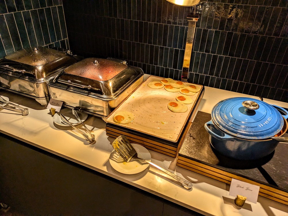 Hyatt House London Stratford breakfast - Sausage, bacon, fried eggs, & baked beans