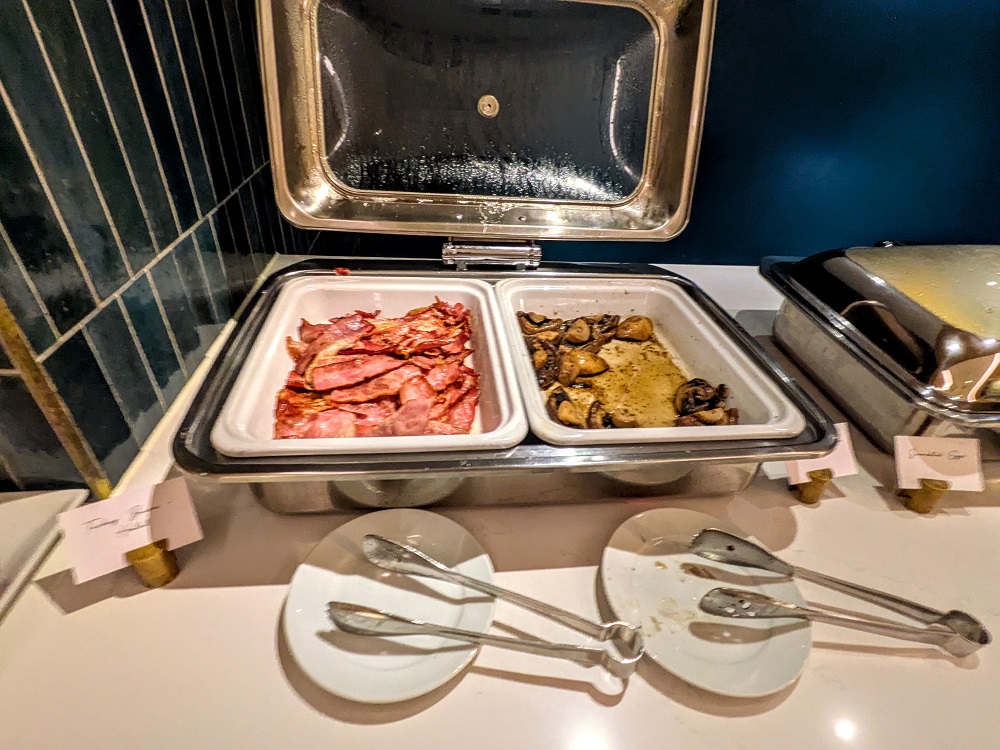 Hyatt House London Stratford breakfast - Turkey bacon (halal) & mushrooms
