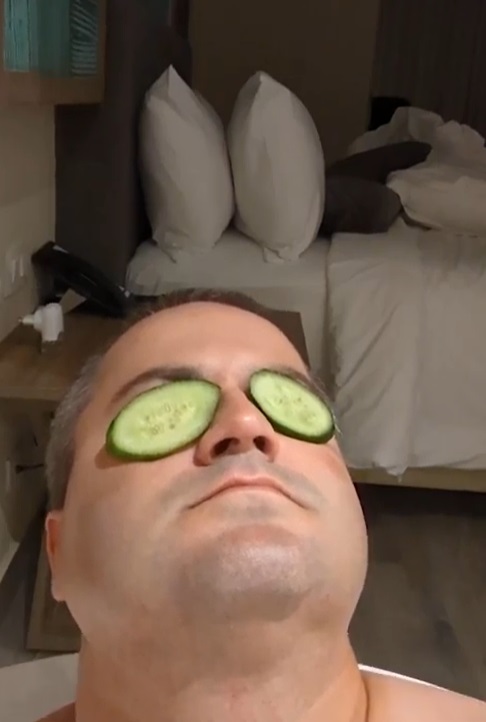 Stephen relaxing during the 3 Cards, 3 Continents challenge