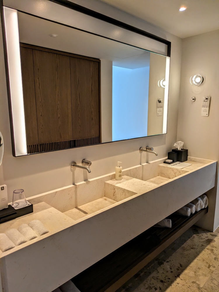 JW Marriott Crete Resort & Spa - Bathroom sinks