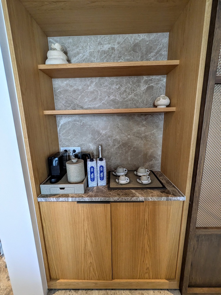JW Marriott Crete Resort & Spa - Mini bar area