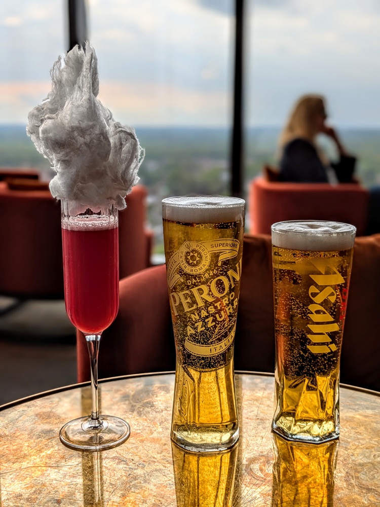Hilton Woking - Drinks in Loft Sky Bar