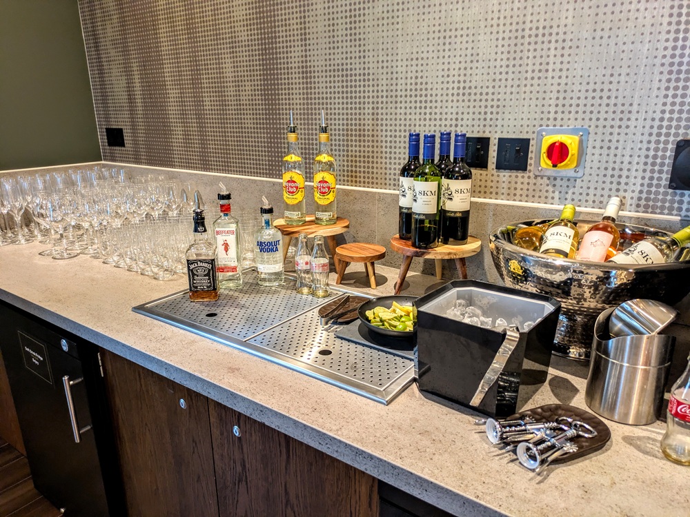 Hilton Woking executive lounge - Self-serve wine, beer, & spirits