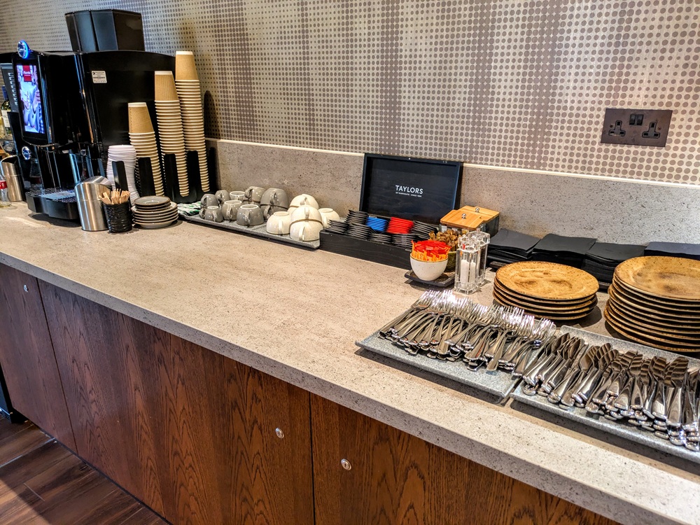 Hilton Woking executive lounge - Tea & coffee station