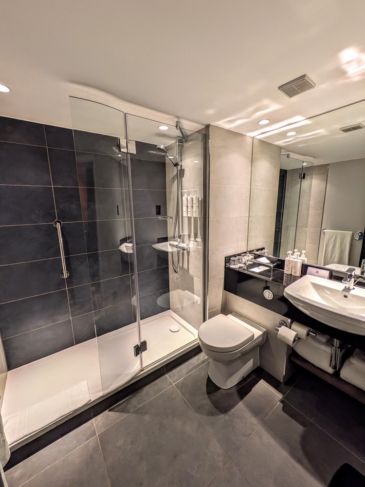 Glasgow Marriott, Scotland - Bathroom