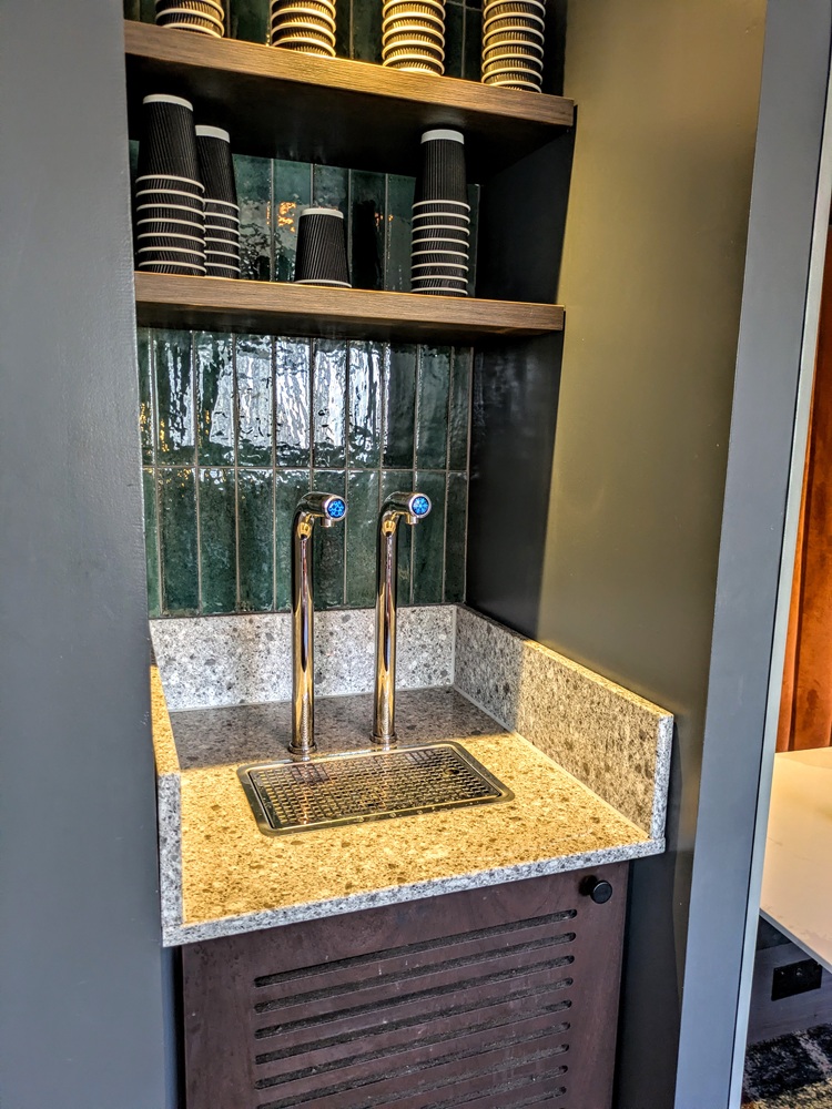 Glasgow Marriott, Scotland - Executive lounge - Water dispenser