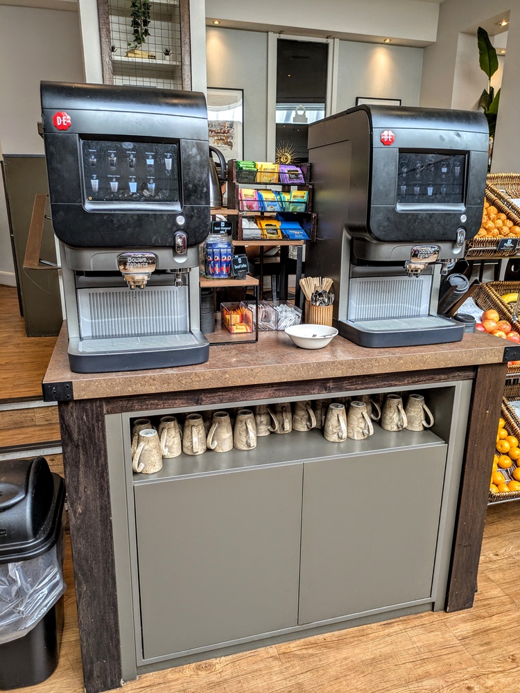 Glasgow Marriott, Scotland breakfast - Tea & coffee makers